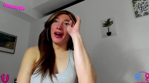 Snapshot of hottycrishinaxx chatting on 12/16/24, 01:22 crishinahotty online show from 12/16/24, 01:22