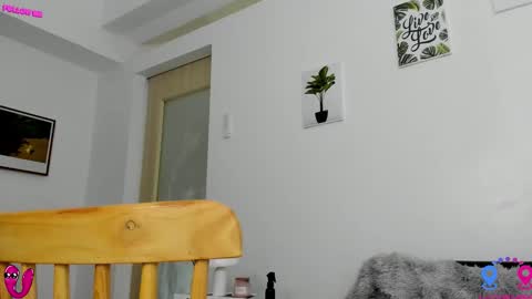 Snapshot of hottycrishinaxx chatting on 09/10/25, 05:29 crishinahotty online show from 09/10/25, 05:29