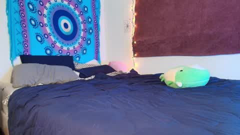 Snapshot of hotwetfreak chatting on 12/20/24, 03:25 Lili Vixen online show from 12/20/24, 03:25