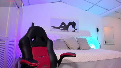 Snapshot of houseigth_ chatting on 08/04/26, 01:36 online show from 08/04/26, 01:36
