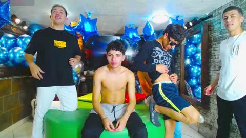 Snapshot of howents chatting on 12/04/24, 12:41 HOWENTS online show from 12/04/24, 12:41