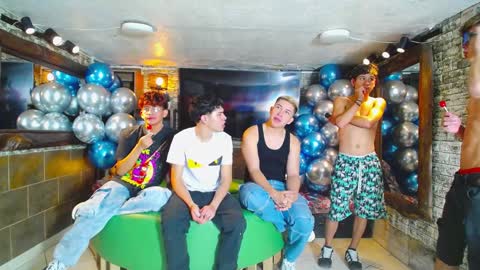 Snapshot of howents chatting on 12/10/24, 12:39 HOWENTS online show from 12/10/24, 12:39