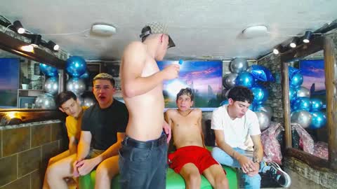 Snapshot of howents chatting on 12/16/24, 12:48 HOWENTS online show from 12/16/24, 12:48