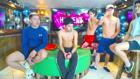 Snapshot of howents chatting on 12/18/24, 12:43 HOWENTS online show from 12/18/24, 12:43