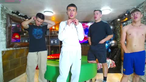 Snapshot of howents chatting on 12/22/24, 12:39 HOWENTS online show from 12/22/24, 12:39