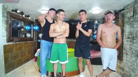 Snapshot of howents chatting on 12/27/24, 12:39 HOWENTS online show from 12/27/24, 12:39