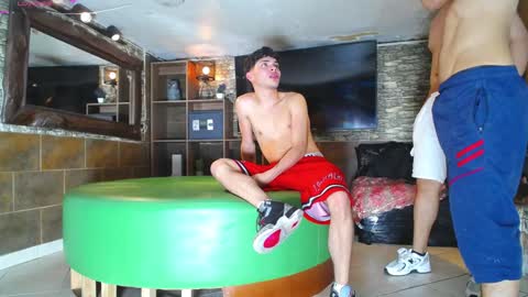 Snapshot of howents chatting on 12/28/24, 03:47 HOWENTS online show from 12/28/24, 03:47