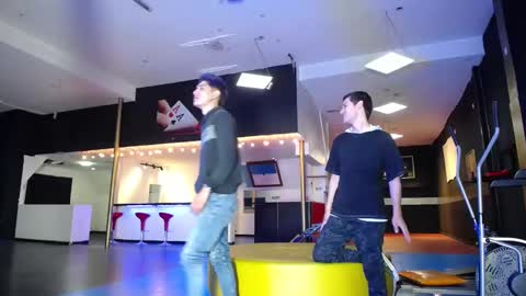 Snapshot of howents chatting on 01/27/25, 12:01 HOWENTS online show from 01/27/25, 12:01