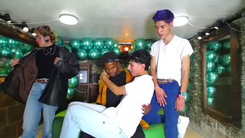 Snapshot of howents chatting on 01/29/25, 02:40 HOWENTS online show from 01/29/25, 02:40