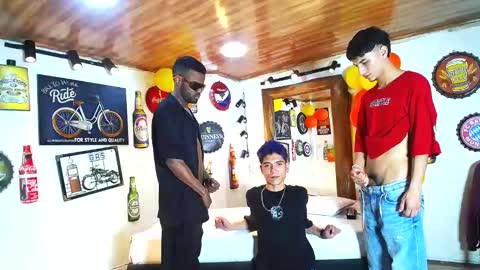 Snapshot of howents chatting on 02/02/25, 02:38 HOWENTS online show from 02/02/25, 02:38