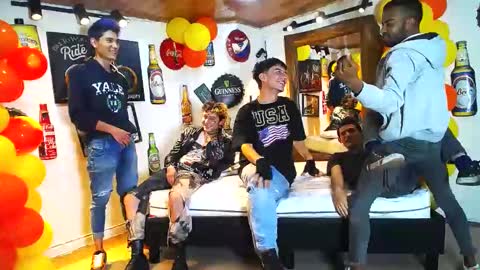 Snapshot of howents chatting on 02/04/25, 02:39 HOWENTS online show from 02/04/25, 02:39