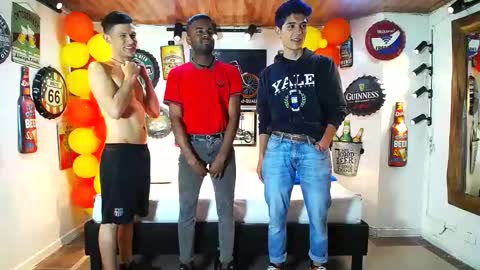 Snapshot of howents chatting on 02/15/25, 02:37 HOWENTS online show from 02/15/25, 02:37