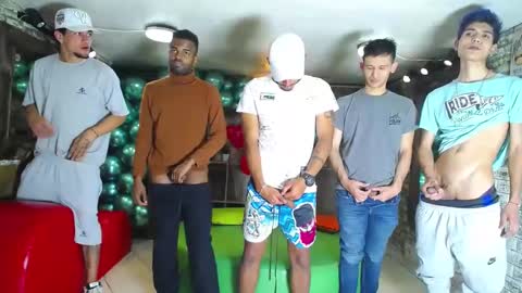 Snapshot of howents chatting on 02/17/25, 03:15 HOWENTS online show from 02/17/25, 03:15