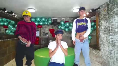 Snapshot of howents chatting on 02/20/25, 03:12 HOWENTS online show from 02/20/25, 03:12