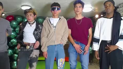 Snapshot of howents chatting on 02/22/25, 03:12 HOWENTS online show from 02/22/25, 03:12