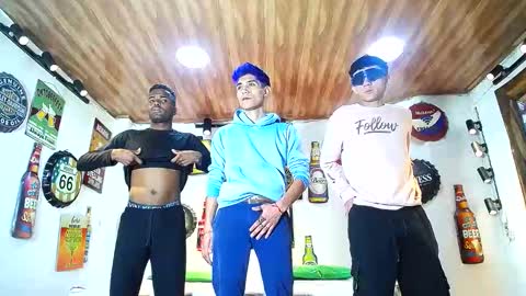 Snapshot of howents chatting on 03/05/25, 03:08 HOWENTS online show from 03/05/25, 03:08