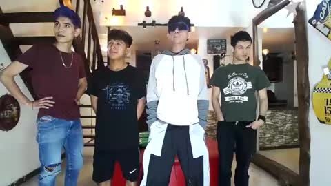 Snapshot of howents chatting on 03/10/25, 04:17 HOWENTS online show from 03/10/25, 04:17