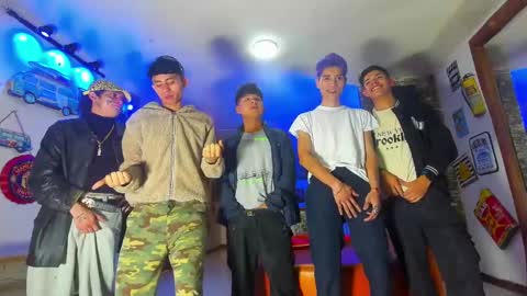 Snapshot of howents chatting on 03/12/25, 04:08 HOWENTS online show from 03/12/25, 04:08