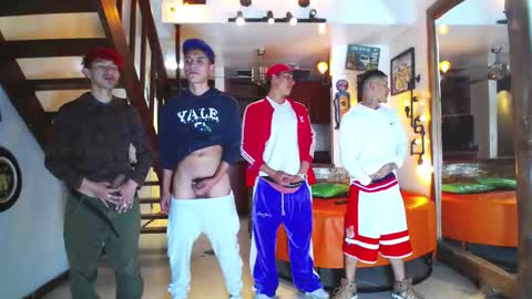 Snapshot of howents chatting on 09/09/25, 02:11 HOWENTS online show from 09/09/25, 02:11