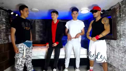 Snapshot of howents chatting on 10/21/25, 02:40 HOWENTS online show from 10/21/25, 02:40