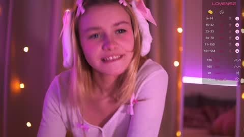 Snapshot of howimeturmum chatting on 12/17/24, 10:44 ash. see u on sunday online show from 12/17/24, 10:44