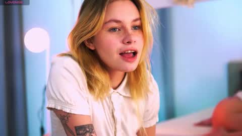 Snapshot of howimeturmum chatting on 02/18/25, 10:38 ash. see u on sunday online show from 02/18/25, 10:38