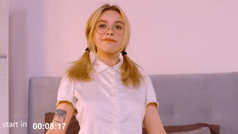 Snapshot of howimeturmum chatting on 09/13/25, 03:45 ash. see u on sunday online show from 09/13/25, 03:45