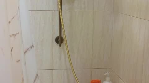 Snapshot of howimeturmum chatting on 04/15/26, 06:59 ash. see u on sunday online show from 04/15/26, 06:59