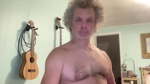 Snapshot of howlingatnothing chatting on 09/25/25, 01:20 howlingatnothing online show from 09/25/25, 01:20