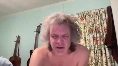 Snapshot of howlingatnothing chatting on 02/15/26, 11:45 howlingatnothing online show from 02/15/26, 11:45