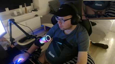 Snapshot of hoyboydkk chatting on 03/19/26, 02:04 Christian online show from 03/19/26, 02:04