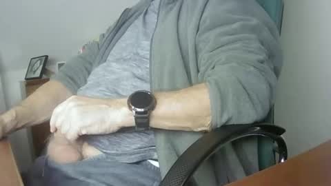 Snapshot of hpeter111 chatting on 12/15/24, 06:59 Peter online show from 12/15/24, 06:59