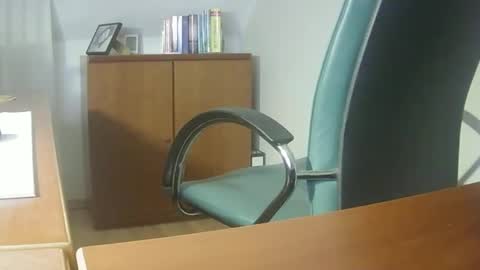 Snapshot of hpeter111 chatting on 12/30/24, 07:11 Peter online show from 12/30/24, 07:11