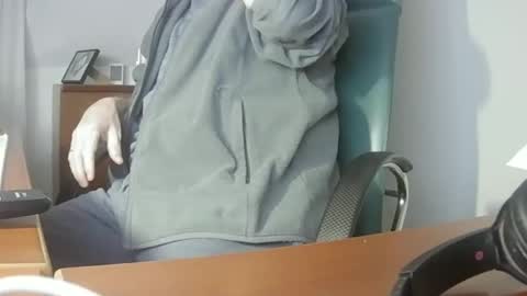 Snapshot of hpeter111 chatting on 02/04/25, 09:10 Peter online show from 02/04/25, 09:10