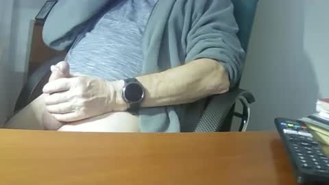 Snapshot of hpeter111 chatting on 02/08/25, 07:27 Peter online show from 02/08/25, 07:27