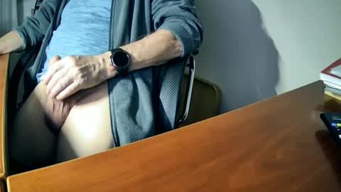 Snapshot of hpeter111 chatting on 02/27/25, 07:04 Peter online show from 02/27/25, 07:04