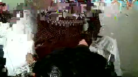 Snapshot of hug_me chatting on 01/13/26, 11:37 Keanu online show from 01/13/26, 11:37