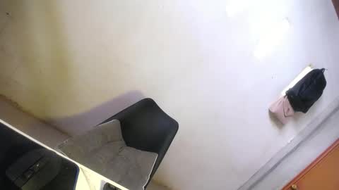 Snapshot of hugcock69_precious chatting on 12/15/24, 07:02 Precious online show from 12/15/24, 07:02