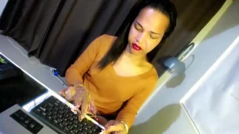 Snapshot of hugcock69_precious chatting on 12/26/24, 10:16 Precious online show from 12/26/24, 10:16