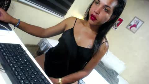 Snapshot of hugcock69_precious chatting on 03/11/25, 12:39 Precious online show from 03/11/25, 12:39