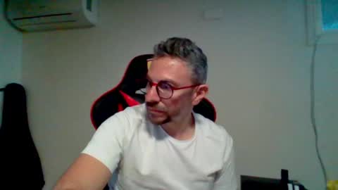 Snapshot of huge__cumshot chatting on 04/04/26, 03:31 huge__cumshot online show from 04/04/26, 03:31