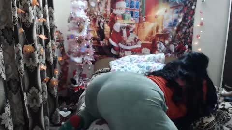 Snapshot of hugeassdevil chatting on 12/30/24, 12:32 hugeassdevil online show from 12/30/24, 12:32