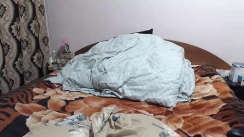 Snapshot of hugeassdevil chatting on 10/29/25, 02:52 hugeassdevil online show from 10/29/25, 02:52