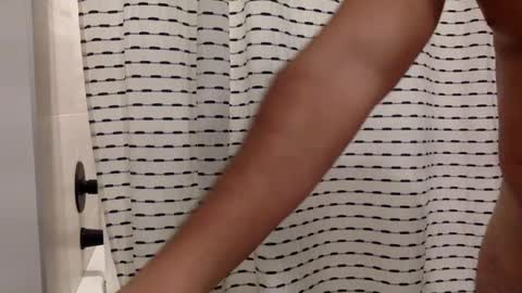 Snapshot of hugeblast chatting on 12/19/24, 03:29 HugeBlast online show from 12/19/24, 03:29