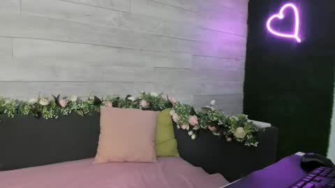 Snapshot of hugeboobserin chatting on 12/02/24, 04:09 Erin online show from 12/02/24, 04:09