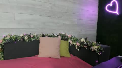 Snapshot of hugeboobserin chatting on 12/17/24, 04:23 Erin online show from 12/17/24, 04:23