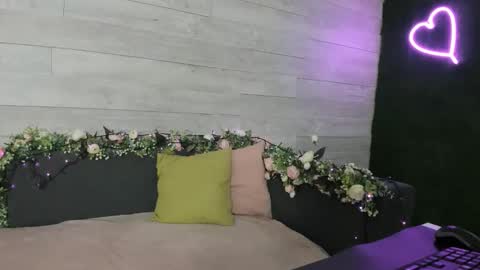 Snapshot of hugeboobserin chatting on 01/09/25, 04:19 Erin online show from 01/09/25, 04:19