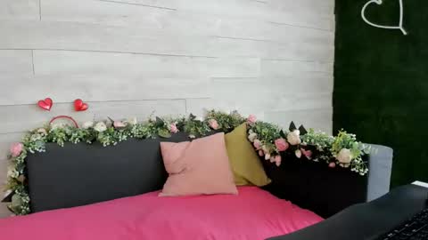 Snapshot of hugeboobserin chatting on 02/25/25, 12:13 Erin online show from 02/25/25, 12:13