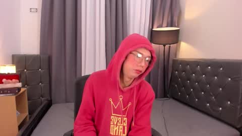 hugecock_pretty714250 online show from 12/14/25, 11:42