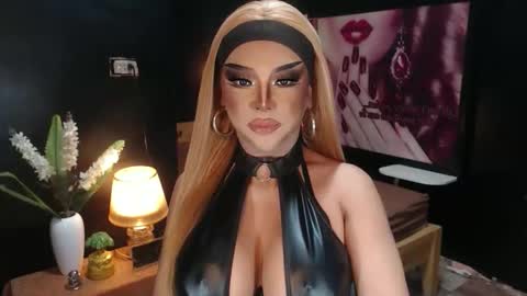 Snapshot of hugecockchristine chatting on 04/04/26, 07:28 Christine online show from 04/04/26, 07:28